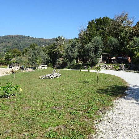 A Casa Com 2 Pereiras Bed & Breakfast Terras de Bouro Exterior photo