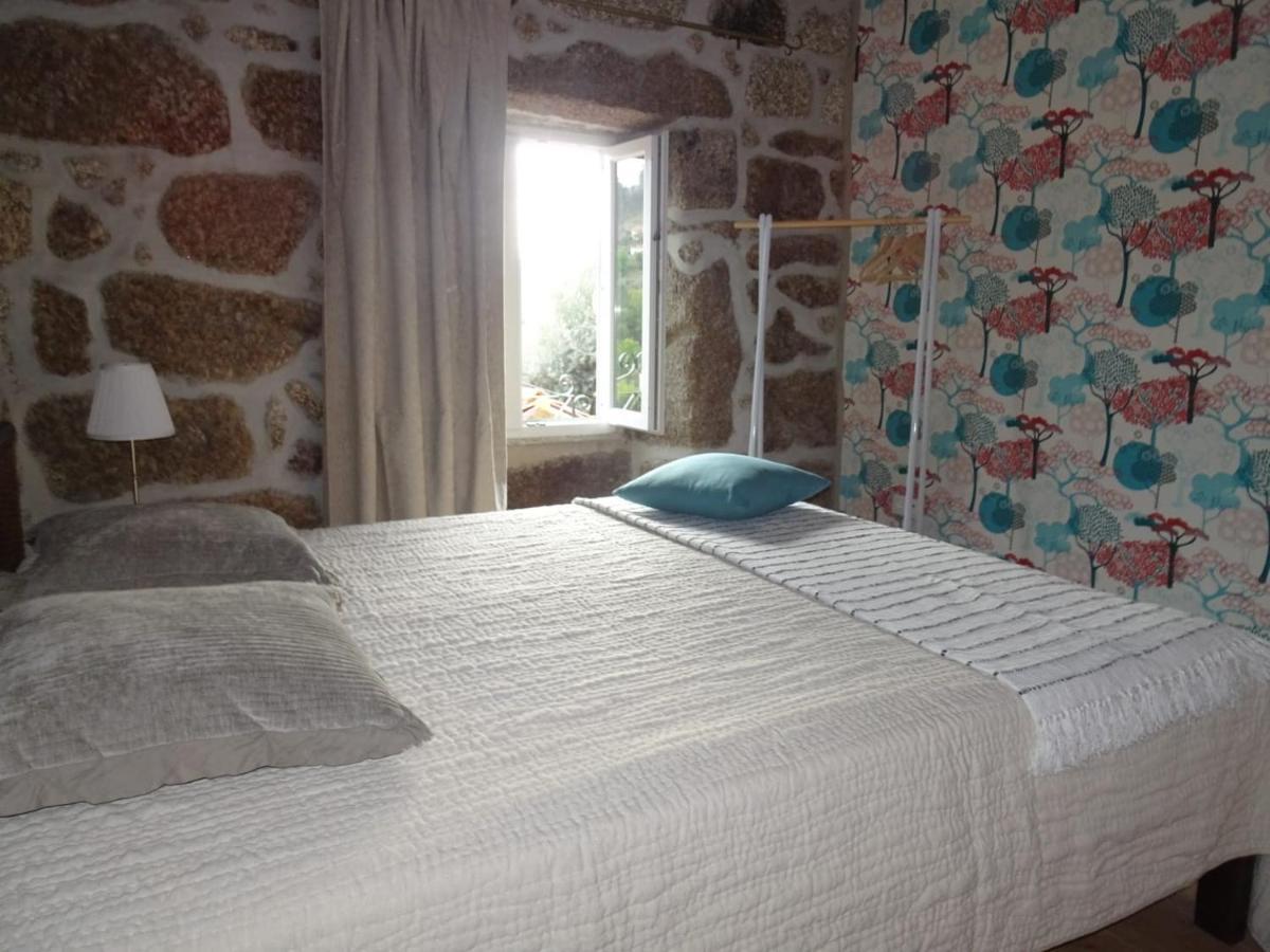 A Casa Com 2 Pereiras Bed & Breakfast Terras de Bouro Exterior photo