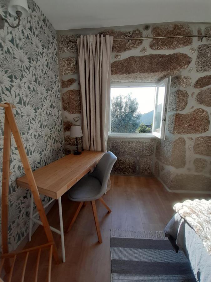 A Casa Com 2 Pereiras Bed & Breakfast Terras de Bouro Exterior photo