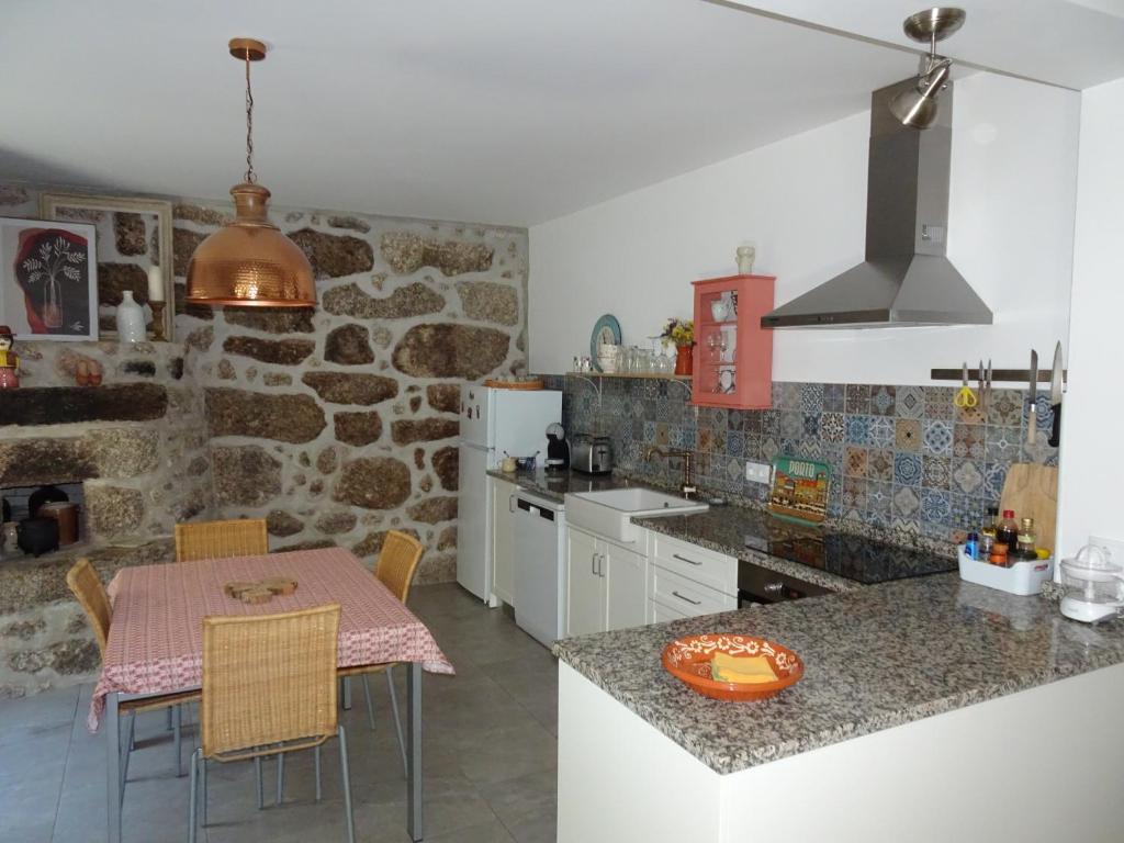 A Casa Com 2 Pereiras Bed & Breakfast Terras de Bouro Exterior photo